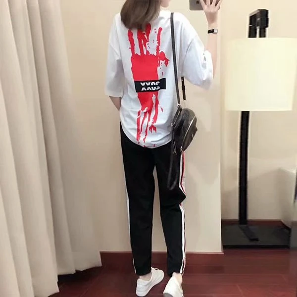 品牌散货服装很多人都说不好做而贴牌服装却是一枝独秀