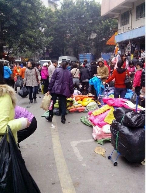 广东省广州市服装批发市场昌岗路尾货批发市场