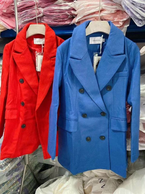服装行业的服装批发网站好找吗?
