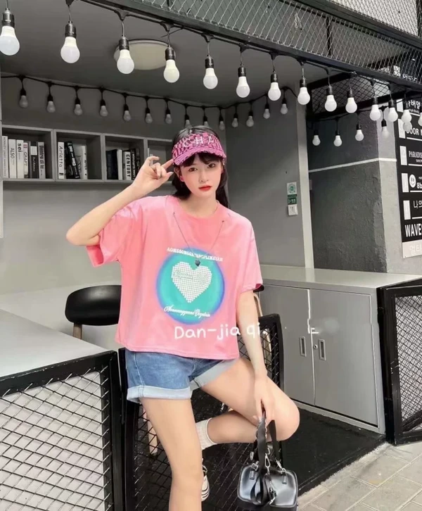 服装利润不高很多商家都在寻找更多的方式来销售