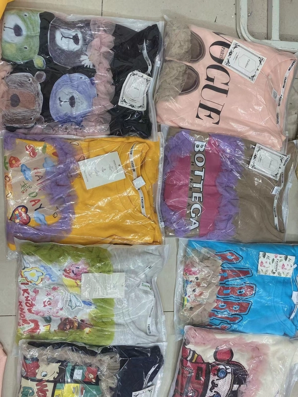 秋装新款拼接蕾丝花边上衣甜美减龄宽松卫衣赶集跑江湖