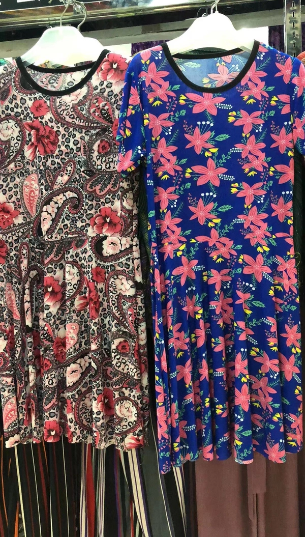 地摊好卖货源妈妈服装冰丝印花裙子中年女装夏装连衣裙