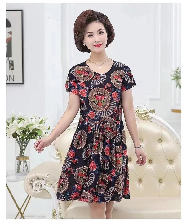 地摊好卖货源妈妈服装冰丝印花裙子中年女装夏装连衣裙