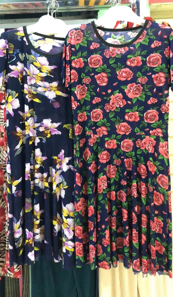 地摊好卖货源妈妈服装冰丝印花裙子中年女装夏装连衣裙