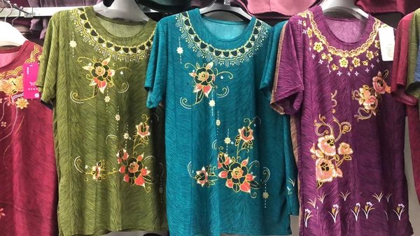 妈妈烫金T恤夏装中老年女装地摊衣服奶奶圆领短袖上衣赶集货源