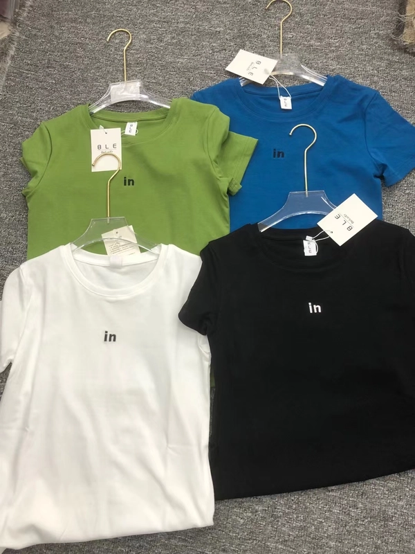 韩版女装圆领夏季简约短袖奥代尔罗纹刺绣T恤